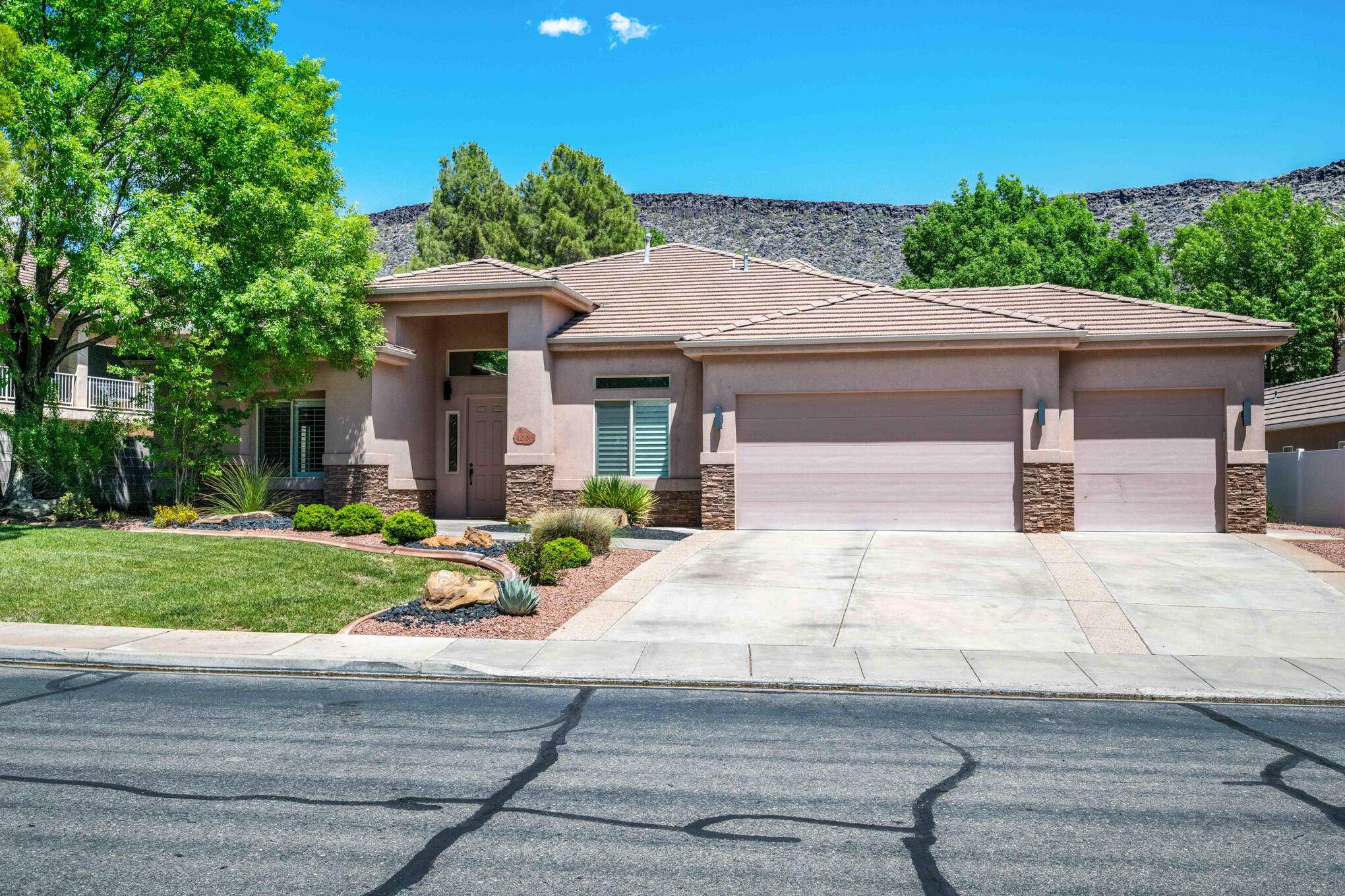St George, UT 84770,42 N 1100 W