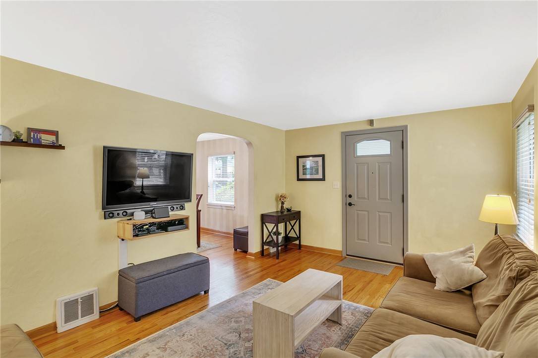 Oakmont, PA 15139,745 4th St