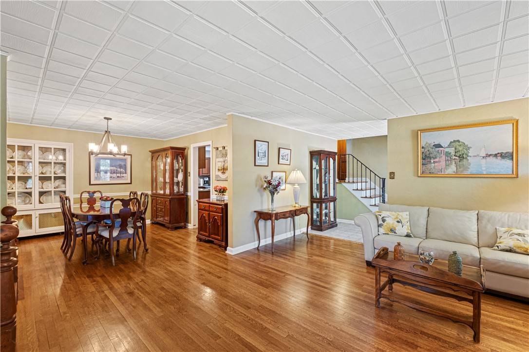 Bethel Park, PA 15241,215 Iroquois Road