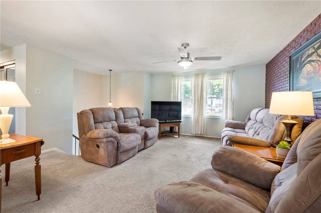 Economy, PA 15042,146 Pinehurst Dr