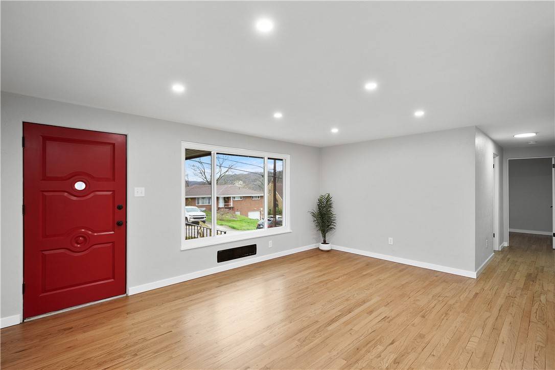 White Oak, PA 15131,2523 Poinsettia Dr