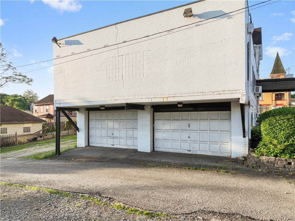 Mckeesport, PA 15132,2403 Jenny Lind St