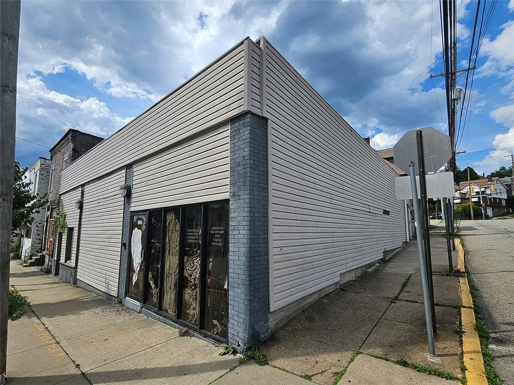 Swissvale, PA 15218,2121 Noble St
