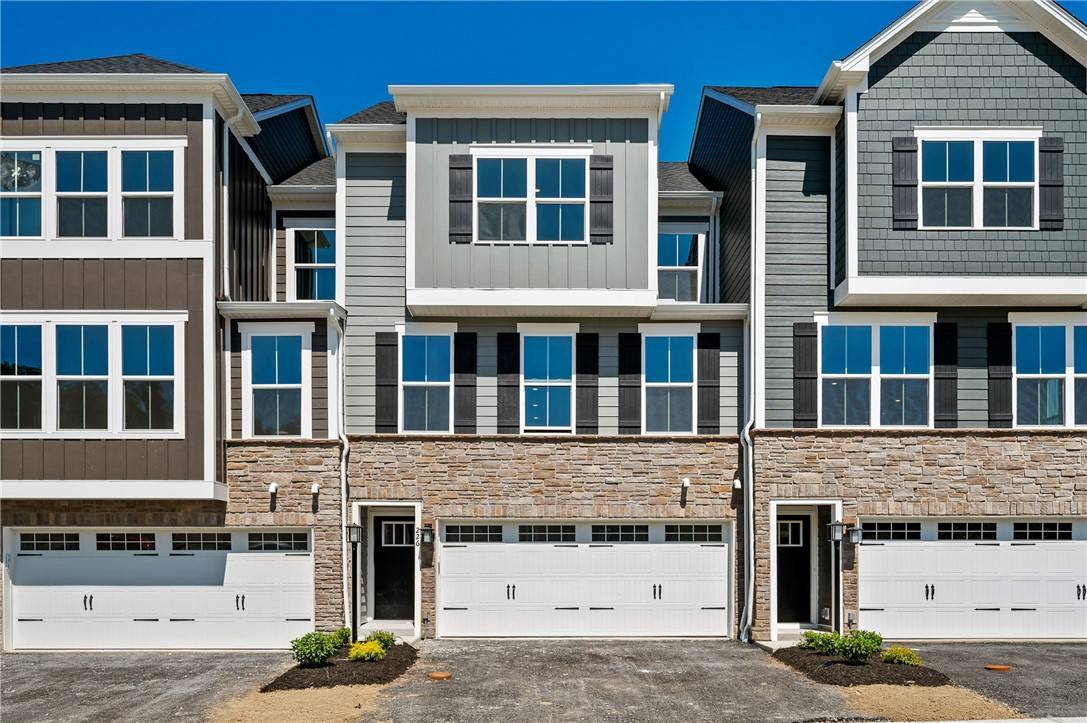 South Strabane, PA 15301,226 Yellowwood Ct