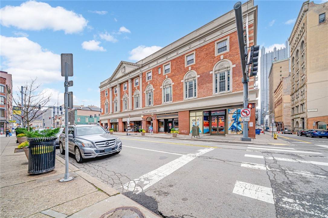 Downtown Pgh, PA 15222,217-219 Smithfield St