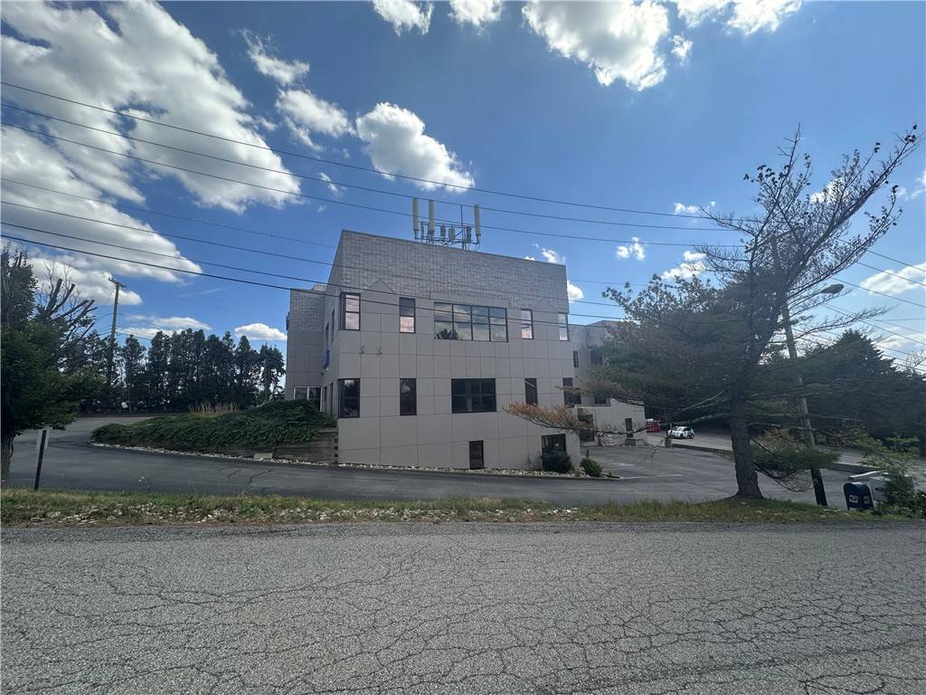 Mccandless, PA 15090,10431 PERRY HIGHWAY
