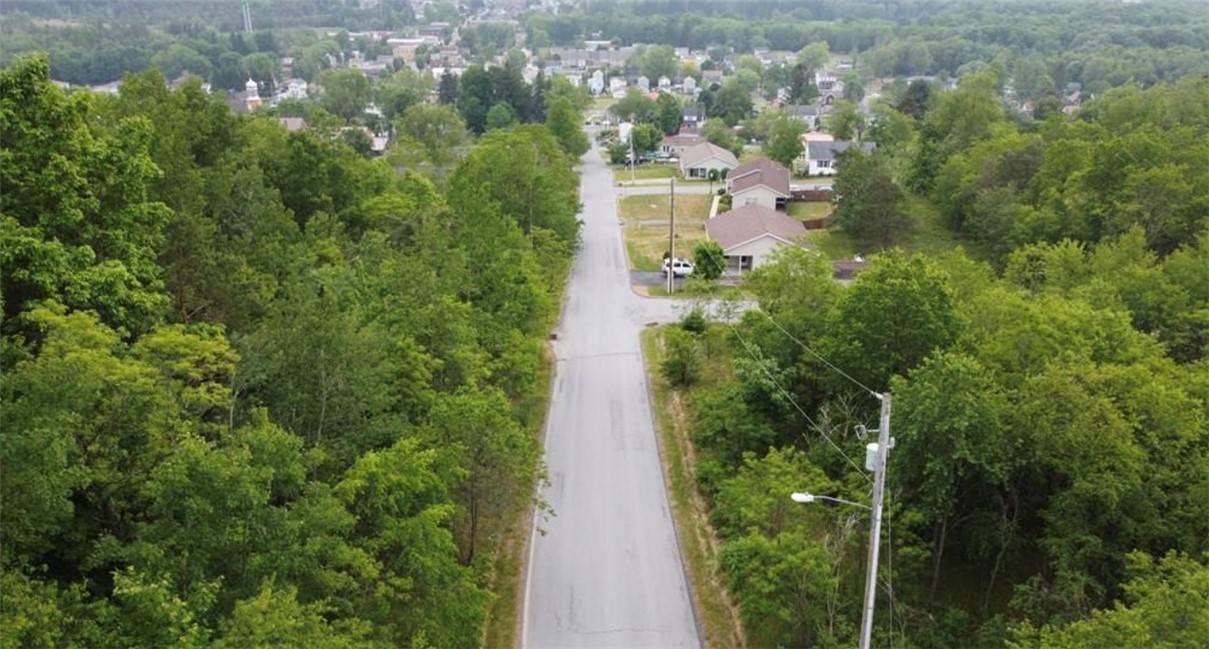 PA 15926,0 Broad Avenue