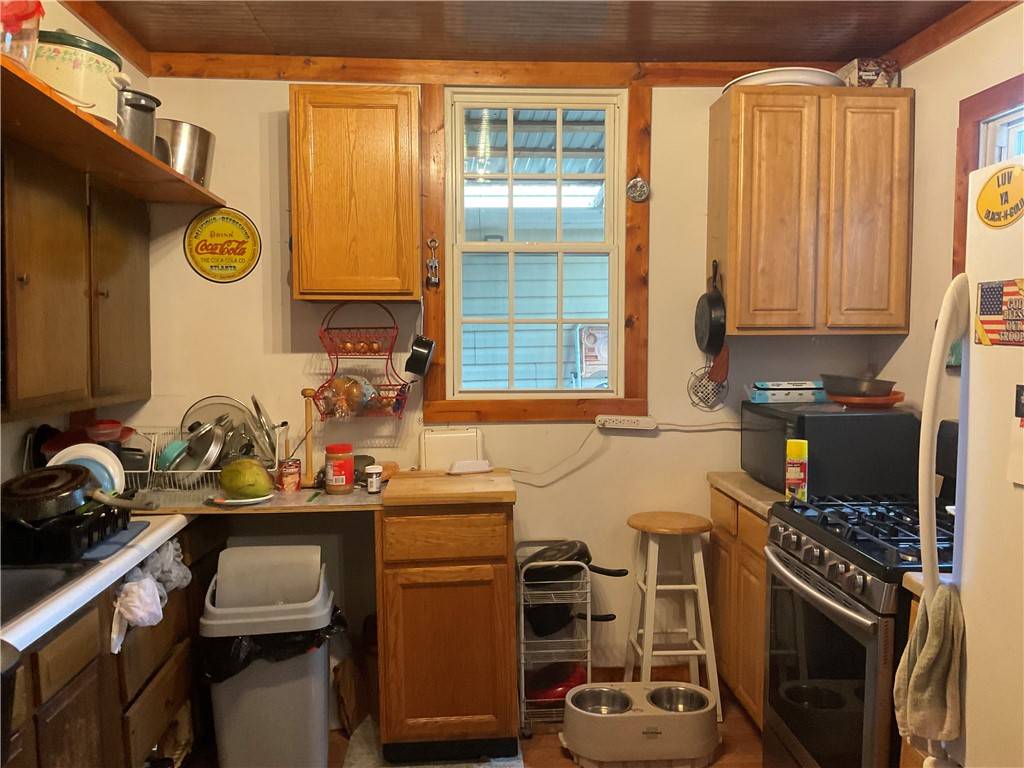 Tarentum, PA 15084,320 & 322 W 6th Ave