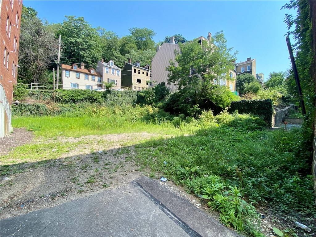 East Allegheny, PA 15212,812 Concord St