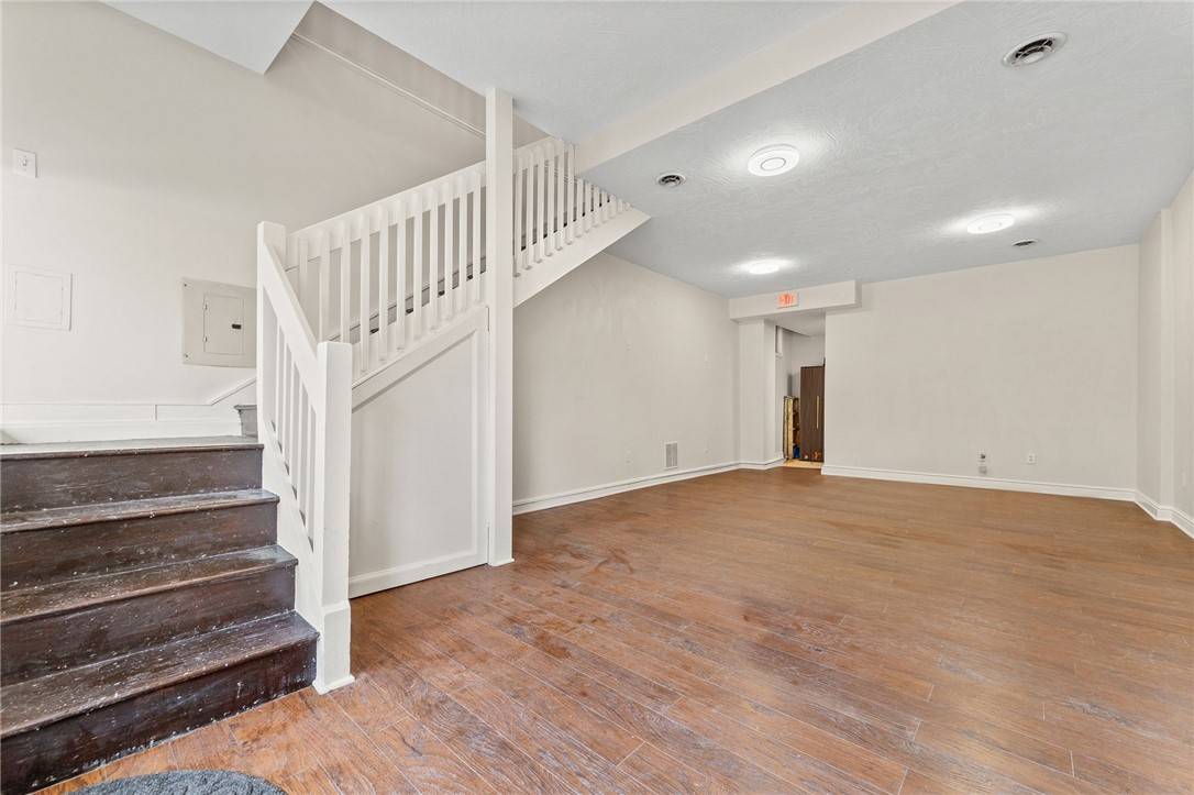 South Side, PA 15203,2206 E Carson St