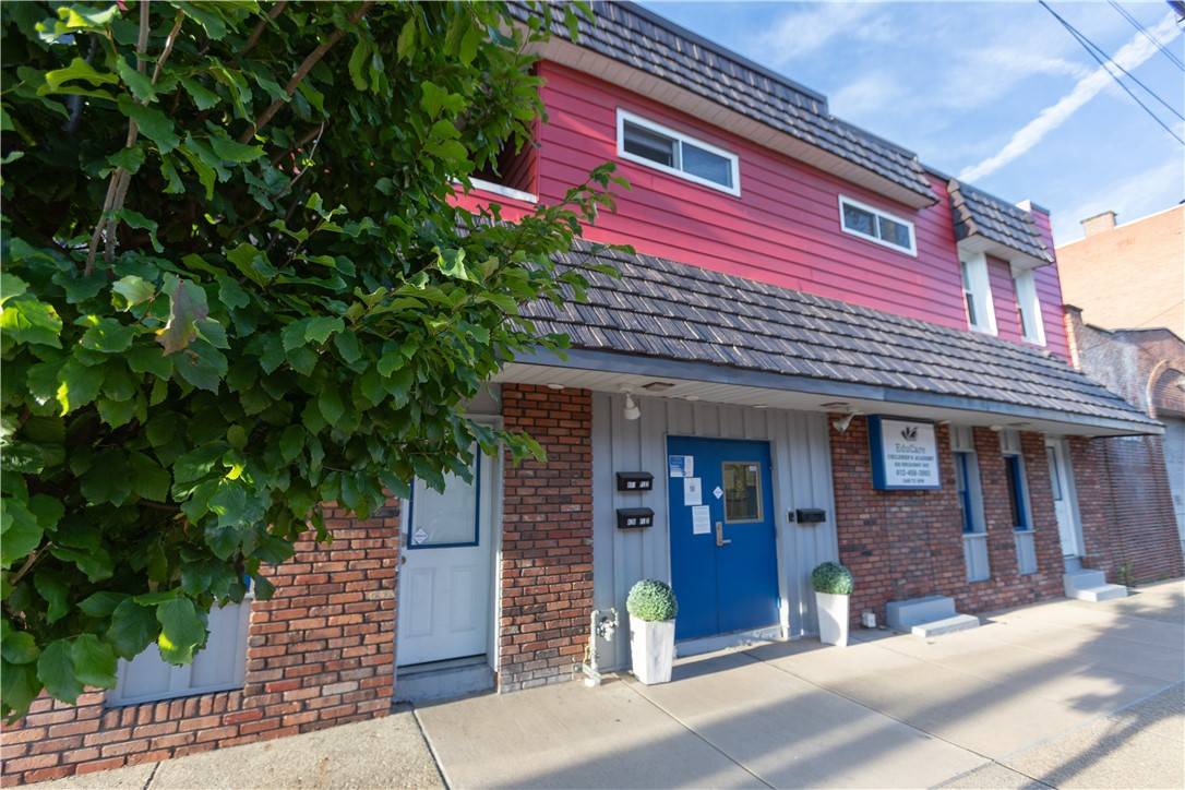 Stowe Twp, PA 15136,818-820 Broadway Ave