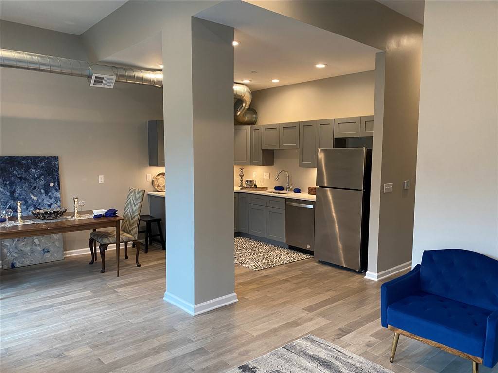 Lawrenceville, PA 15201,3809 Liberty Ave #206