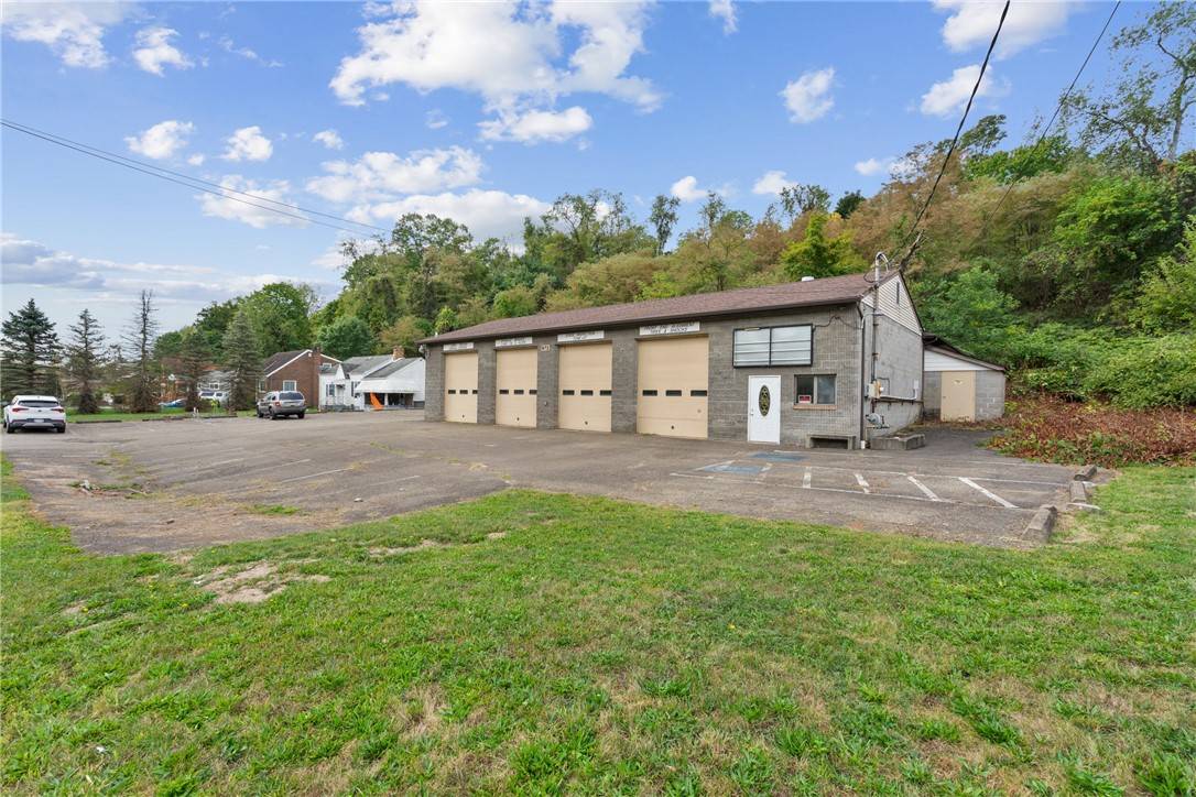 South Park, PA 15236,972 Cochran Mill Rd