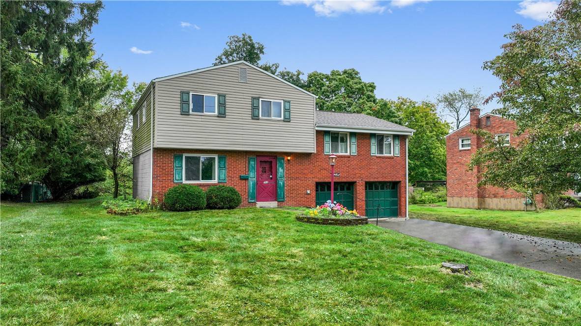 Bethel Park, PA 15102,703 GALWAY DRIVE