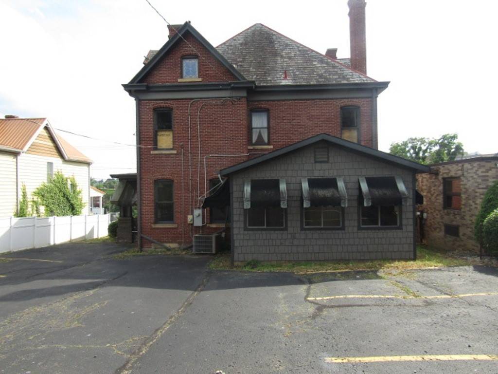 Uniontown, PA 15401,246 W Main St.