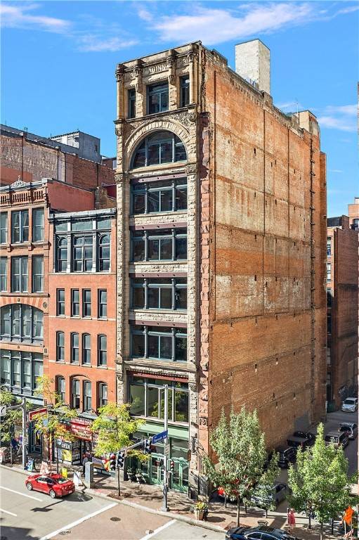 Downtown Pgh, PA 15222,915 Liberty Ave #8