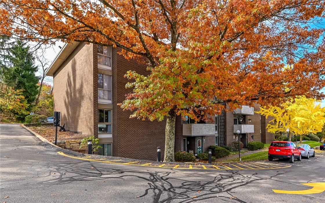 Ross Twp, PA 15237,3208 Charlemagne Cir