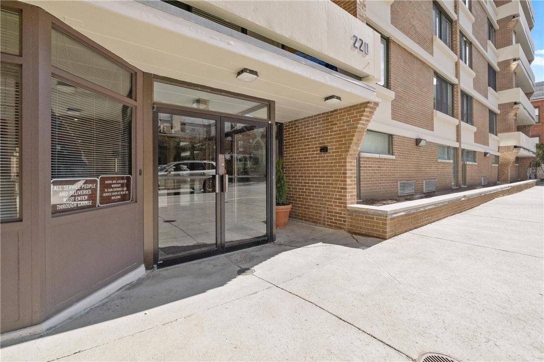 Oakland, PA 15213,220 N Dithridge Street #500
