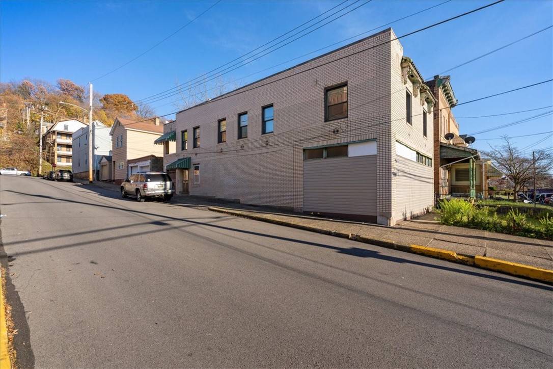 Ambridge, PA 15003,198 Maplewood Ave