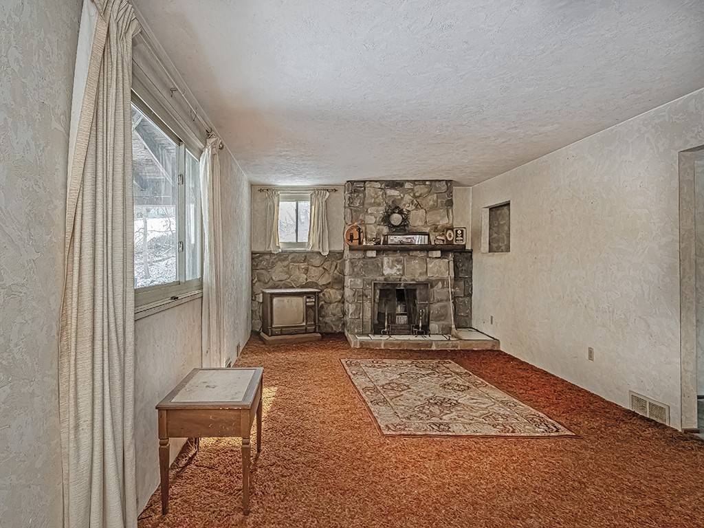 Moon/crescent Twp, PA 15108,305 Ewing Road