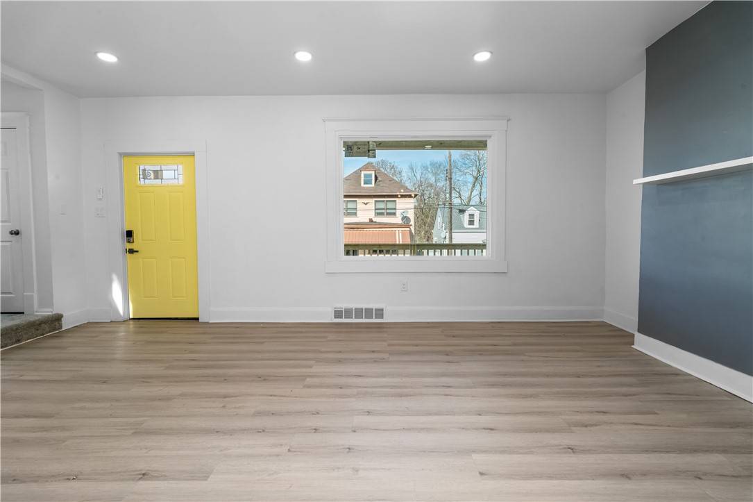 Aliquippa, PA 15001,1209 McMinn St