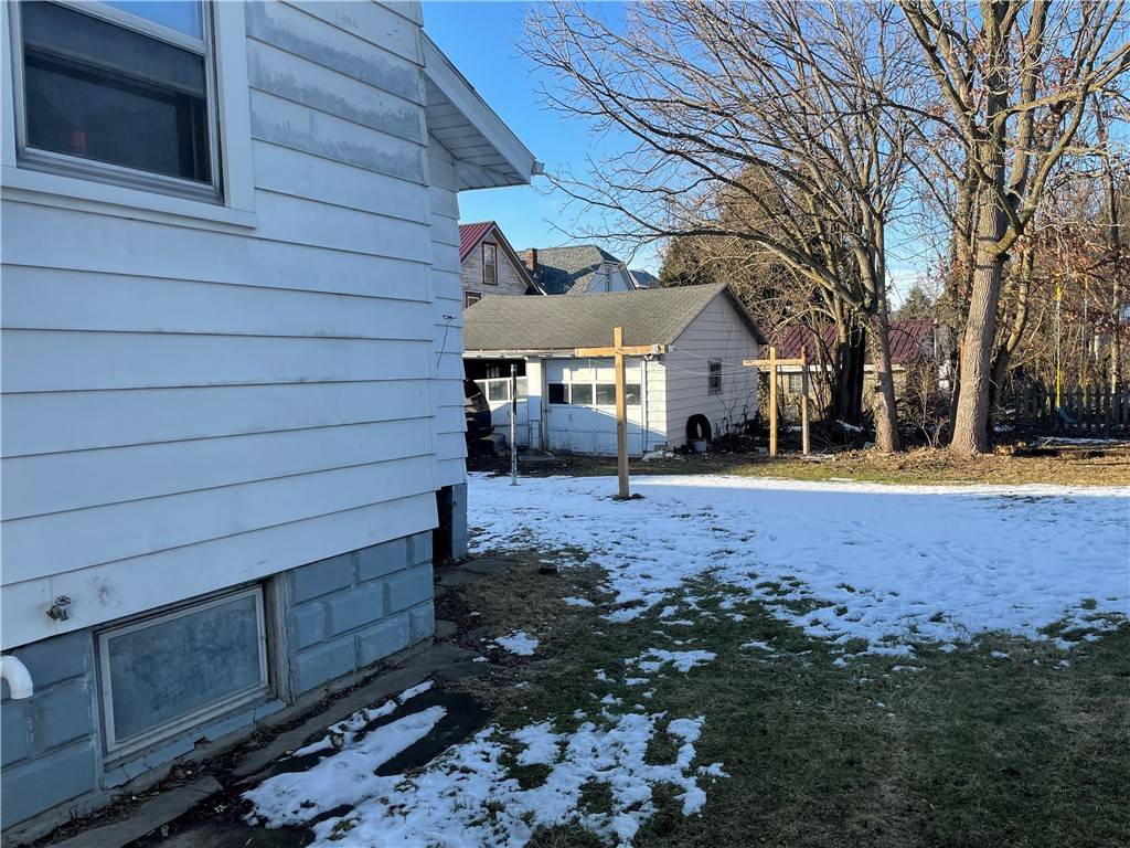 New Castle/4th, PA 16101,705 E Lutton St