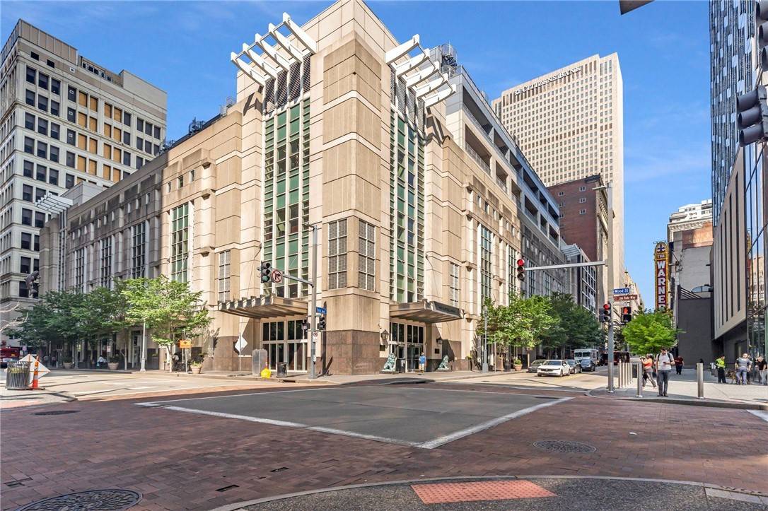 Downtown Pgh, PA 15222,301 5th Avenue #702