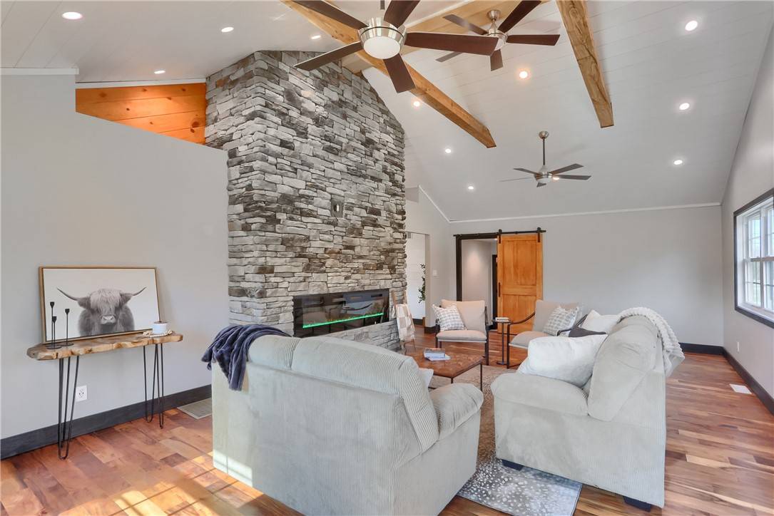 PA 16101,3356 Harlansburg Rd