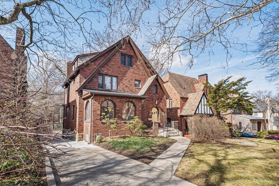 Squirrel Hill, PA 15217,1232 Bellerock Street