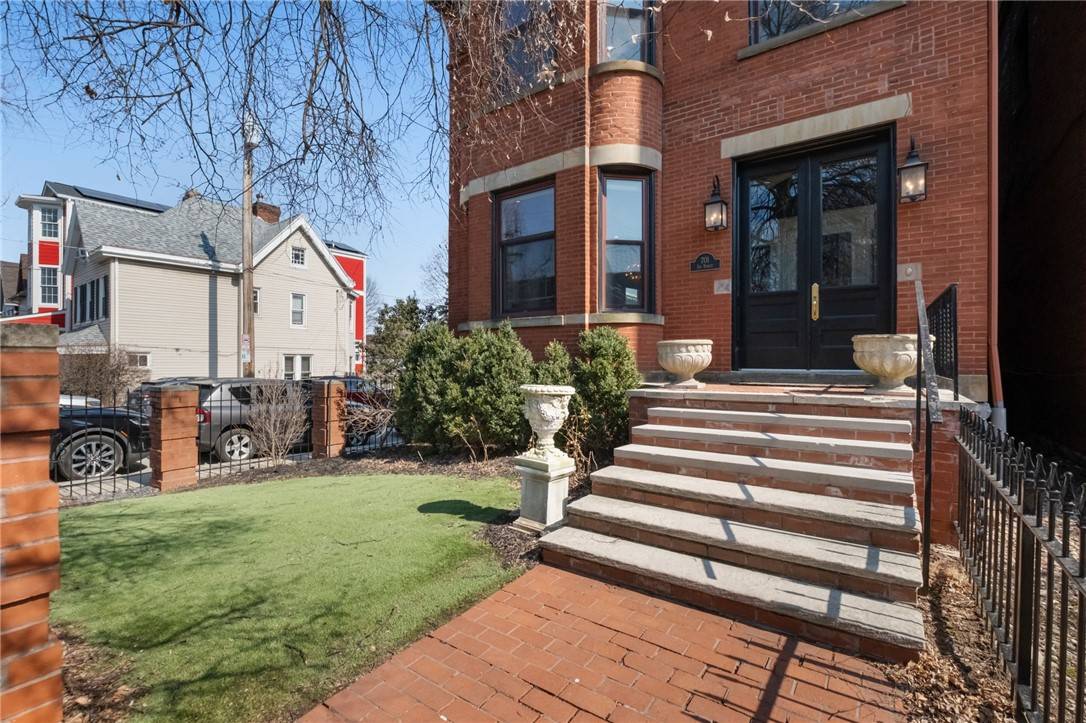 Shadyside, PA 15232,701 Ivy St