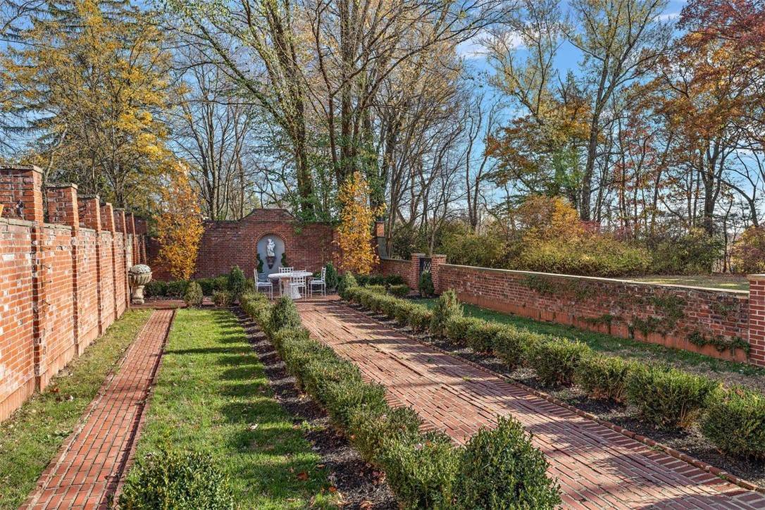 Sewickley Heights, PA 15143,526 Scaife Road