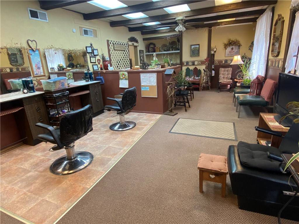 Carmichaels/cumblnd, PA 15320,207 S Market St