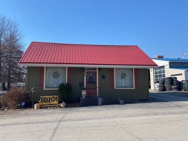 Carmichaels/cumblnd, PA 15320,207 S Market St