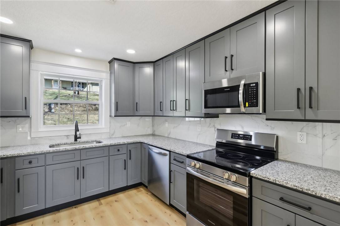 Neshannock Twp, PA 16105,408 Fairgreen Ave