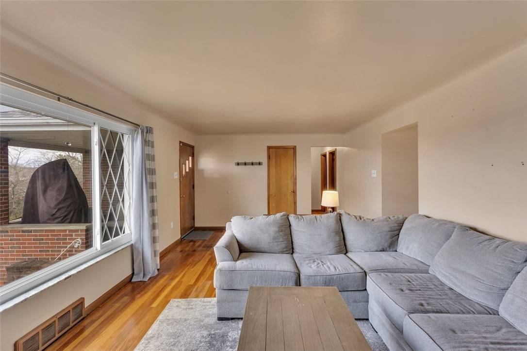 Houston, PA 15342,832 Regent St