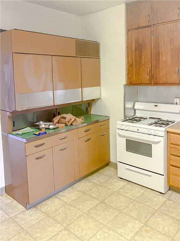 Jeannette, PA 15644,429 1/2 Guy St