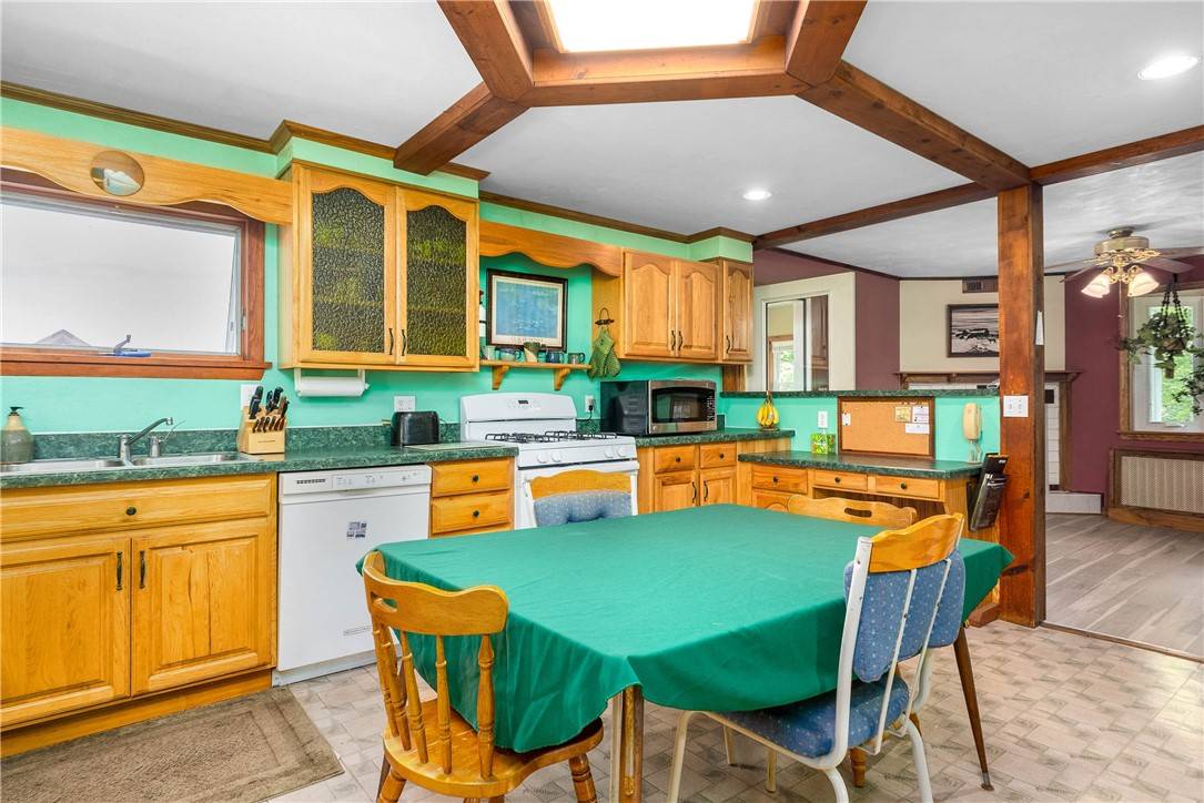PA 15936,922 Ridge Road