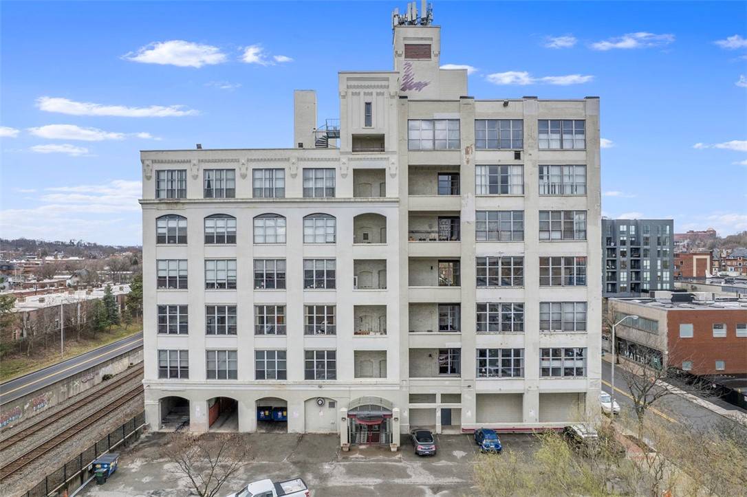 Shadyside, PA 15206,5850 Centre Ave #215