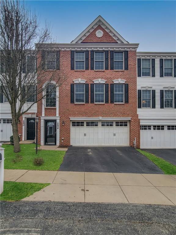 Robinson Twp - Nwa, PA 15108,242 Overlook Ct
