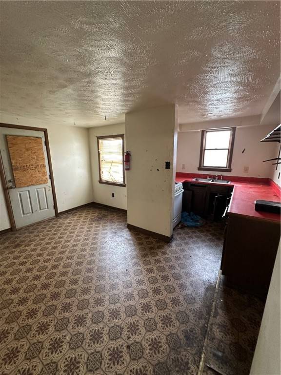 Mckees Rocks, PA 15136,733-735 Mary St.