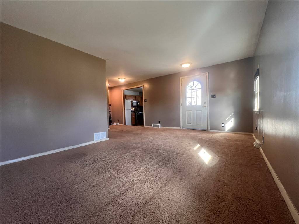 Neshannock Twp, PA 16105,447 1/2 Falls Ave