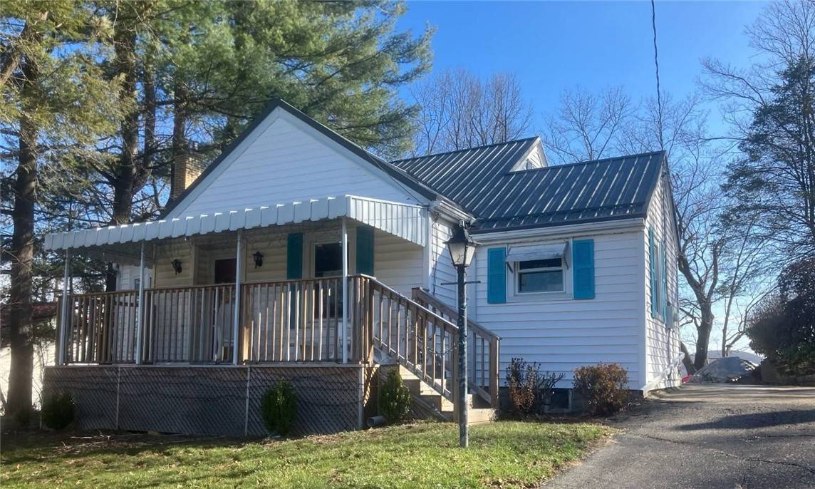 W Kittanning Boro, PA 16201,418 Pine Hill Rd