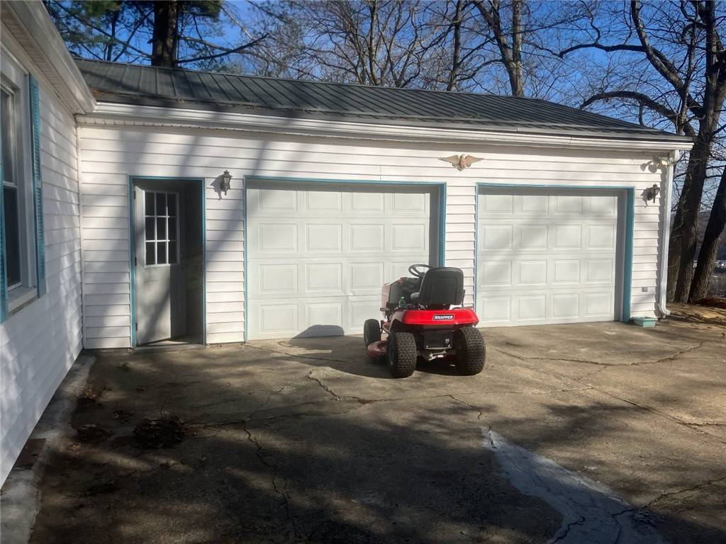 W Kittanning Boro, PA 16201,418 Pine Hill Rd