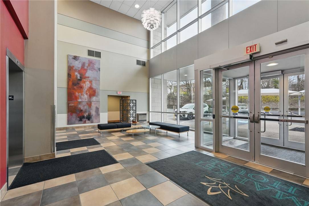 Shadyside, PA 15232,5570 Centre Avenue #309