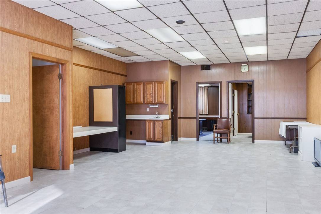 Ambridge, PA 15003,313 & 315 Merchant St