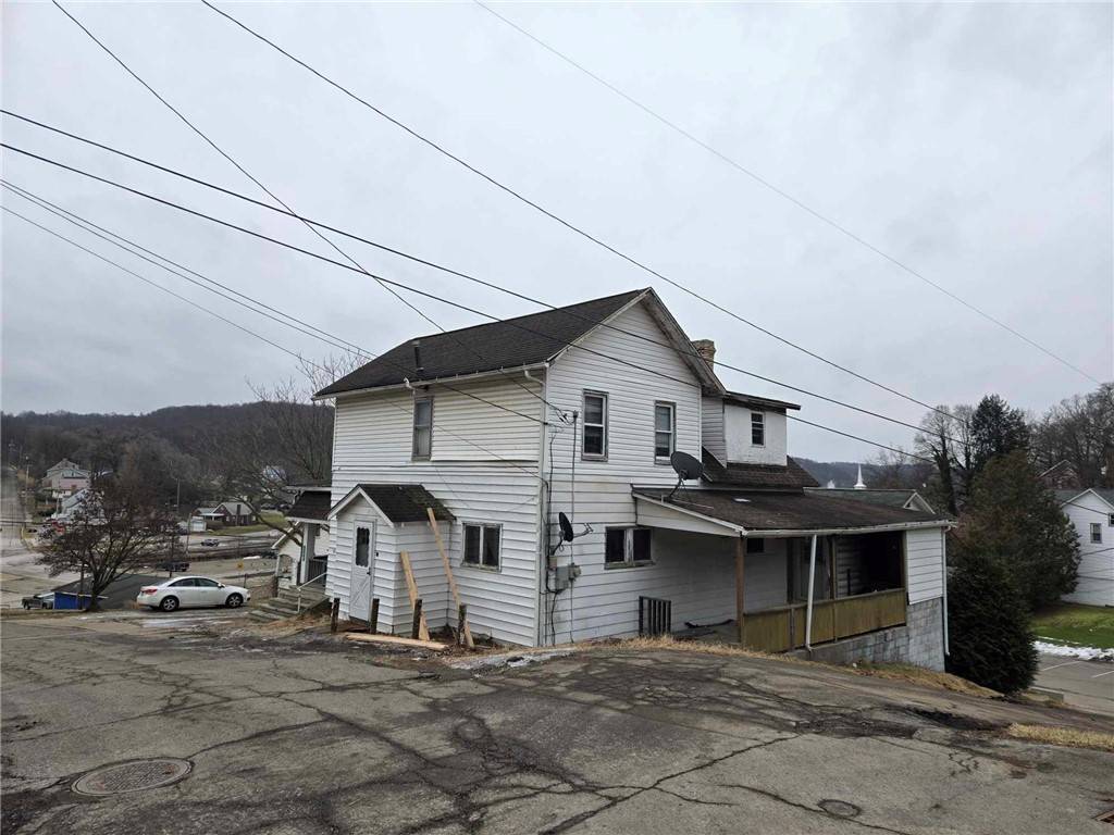 PA 16050,104 Forrest St