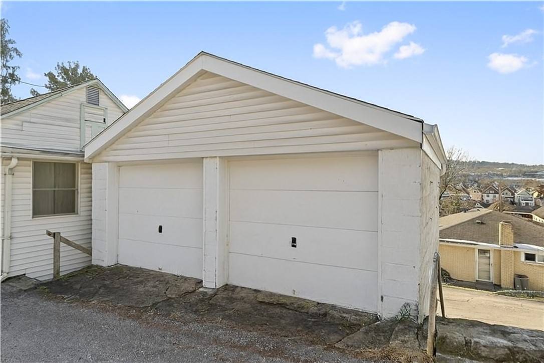 Glassport, PA 15045,733 Peach Alley