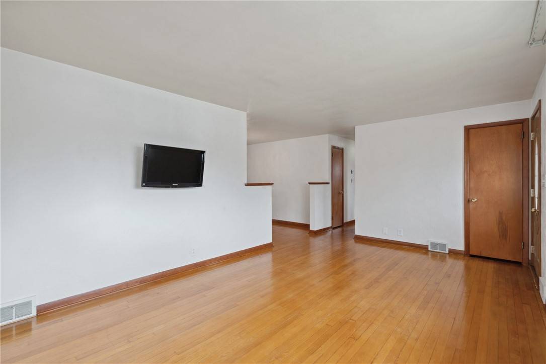 Ross Twp, PA 15229,126 Peony Ave