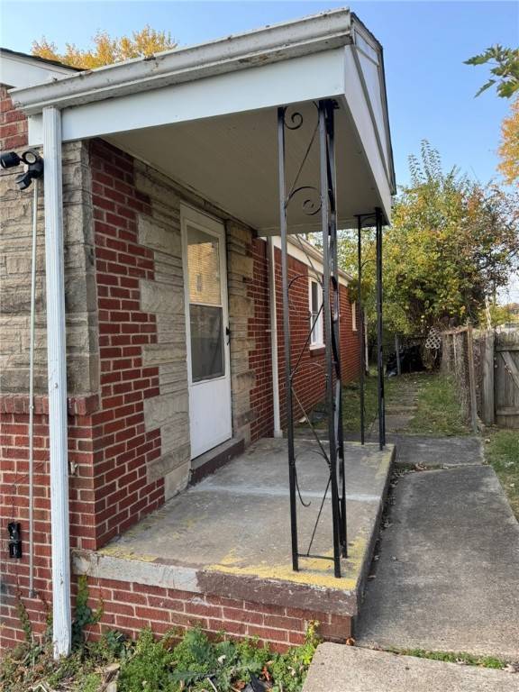 Scott Twp - Sal, PA 15220,60 Greenbriar Dr