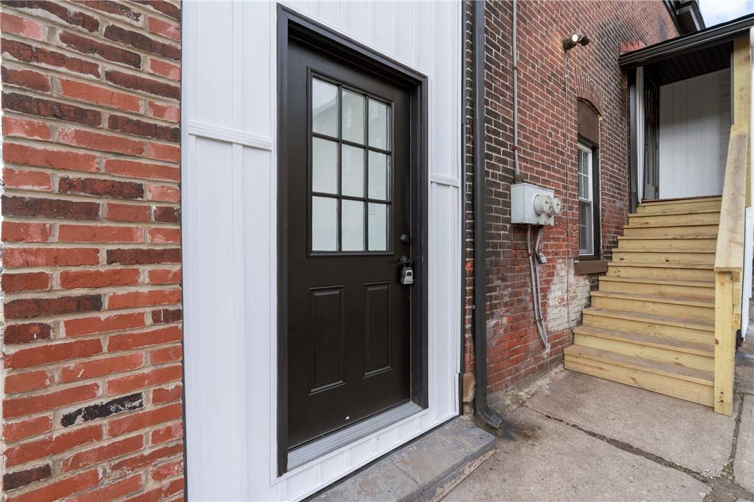 Swissvale, PA 15218,7561 Roslyn St